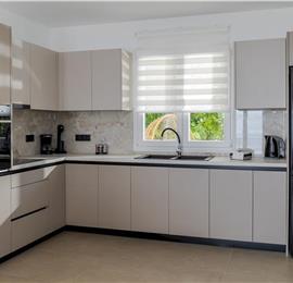 4 bedroom villa with pool by the sea, near Corfu town, sleeps 8